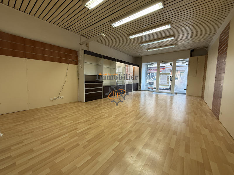Local commercial - 77 m² - 3 pièces