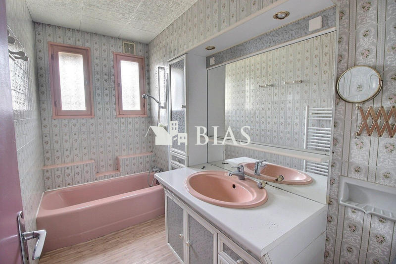 Maison traditionnelle - 90 m² - 4 pièces