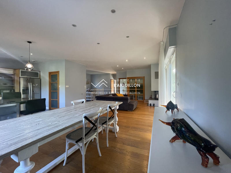 Maison - 200 m² - 7 pièces