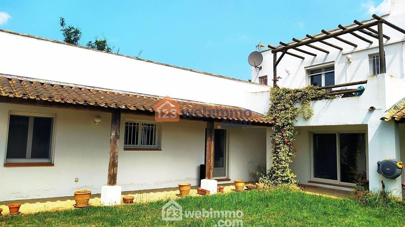 Maison - 320 m² - 10 pièces