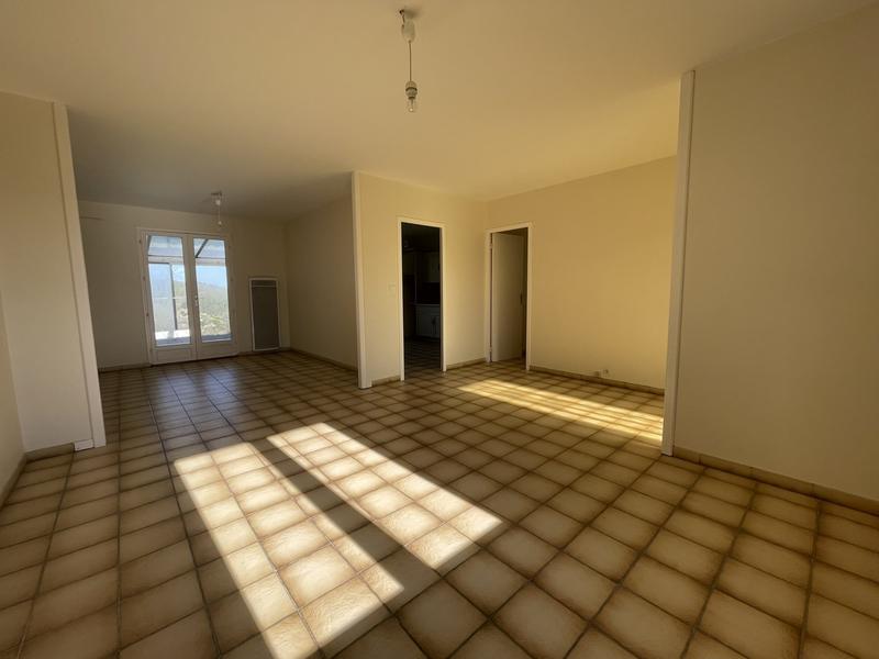 Maison traditionnelle - 88 m² - 4 pièces