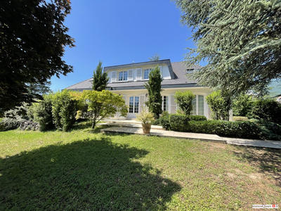 Villa - 249 m² - 9 pièces