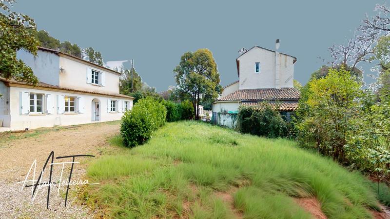 Maison - 290 m² - 10 pièces