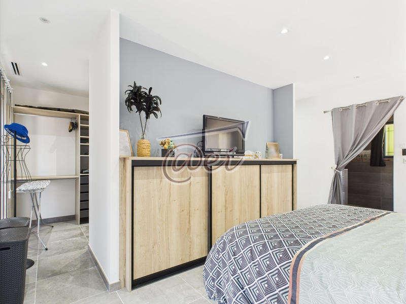 Villa - 224 m² - 6 pièces