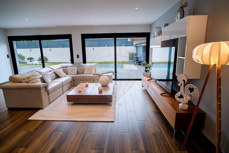 Maison - 197 m² - 7 pièces