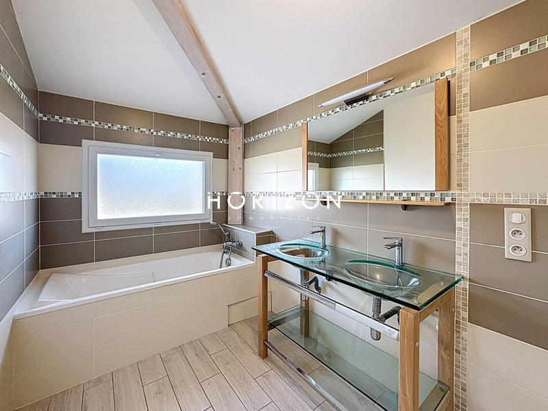 Maison contemporaine - 216 m² - 8 pièces