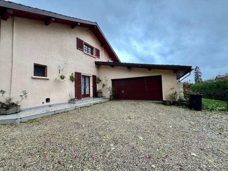 Maison - 313 m² - 9 pièces
