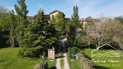 Maison - 750 m² - 22 pièces