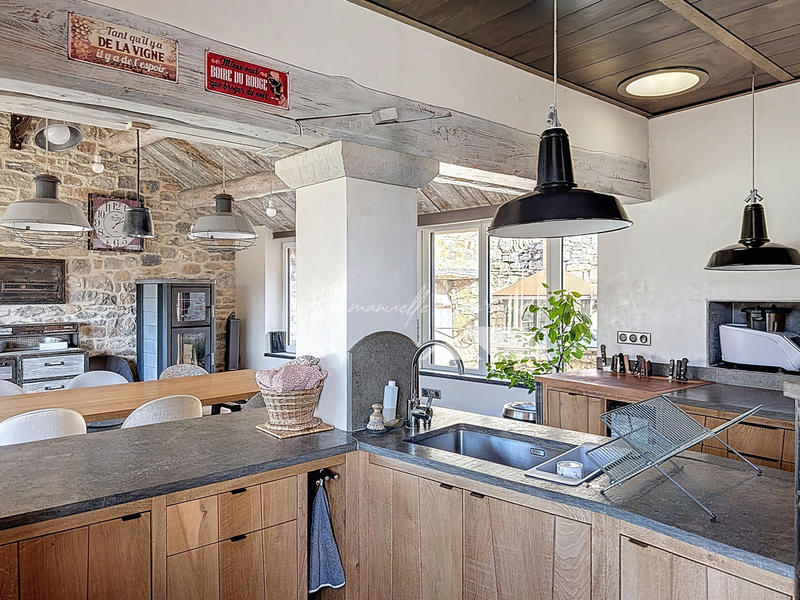 Maison - 197 m² - 7 pièces