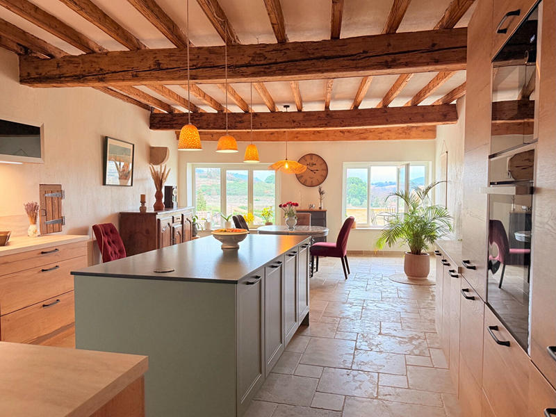 Maison - 238 m² - 9 pièces