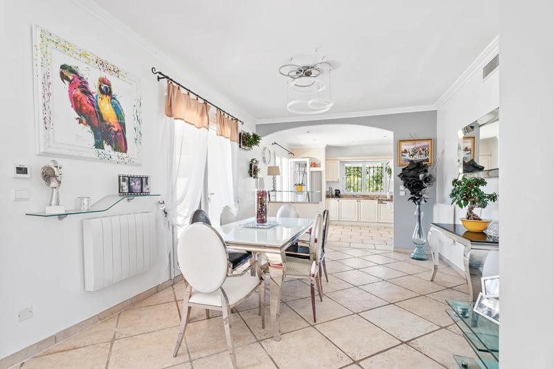 Maison - 270 m² - 8 pièces