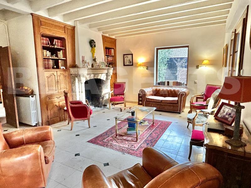 Maison - 360 m² - 13 pièces