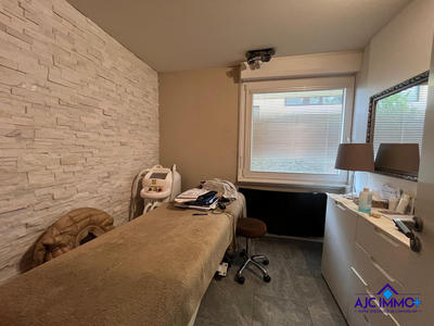 Local commercial - 88 m² - 6 pièces