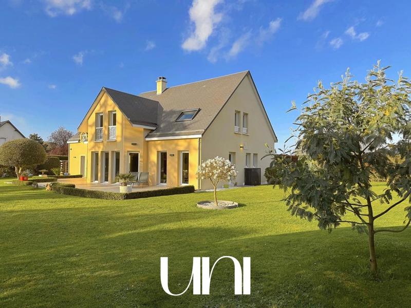 Maison - 220 m² - 6 pièces