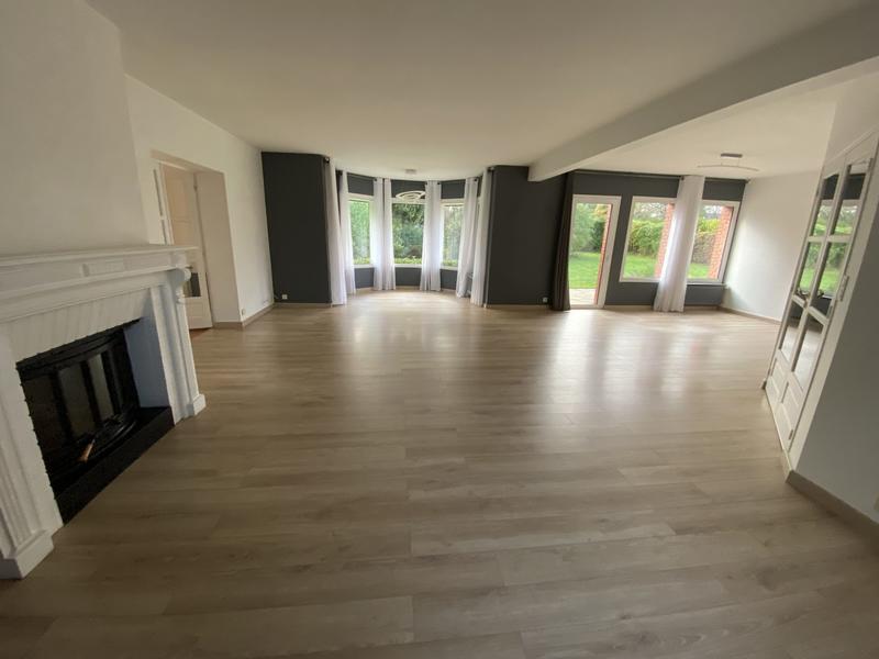Maison - 239 m² - 10 pièces