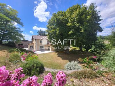 Maison - 340 m² - 11 pièces