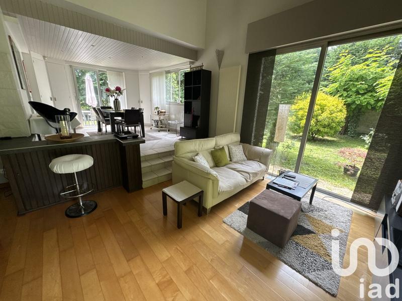 Maison - 245 m² - 9 pièces