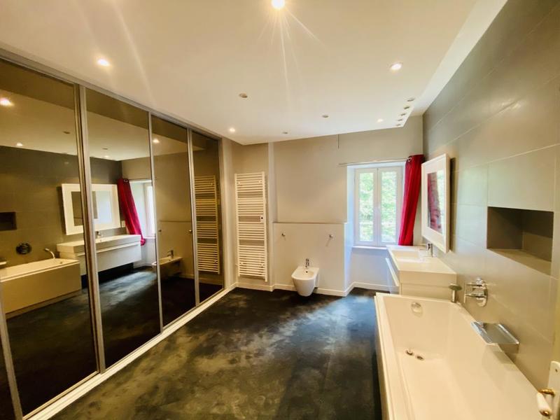 Maison - 400 m² - 11 pièces