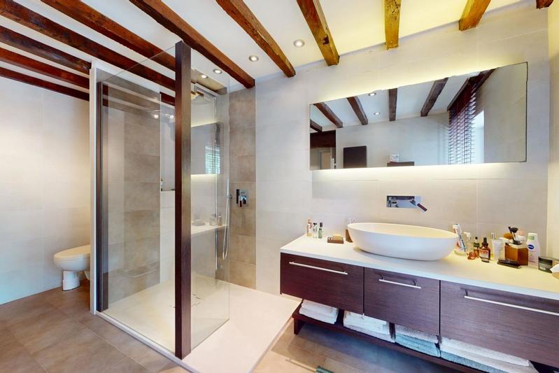 Demeure - 327 m² - 5 pièces