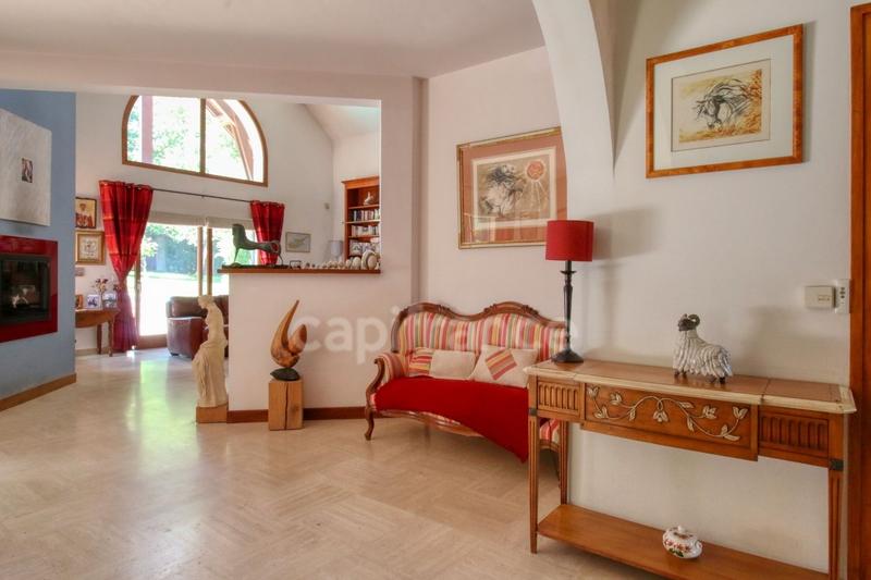 Propriété - 240 m² - 9 pièces