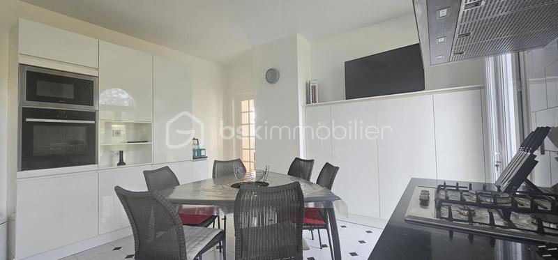 Villa - 205 m² - 7 pièces