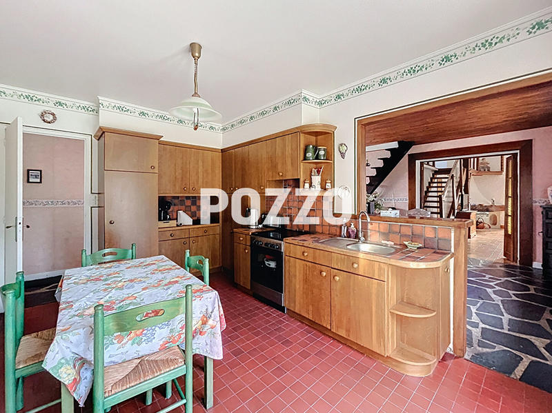 Maison - 244 m² - 7 pièces