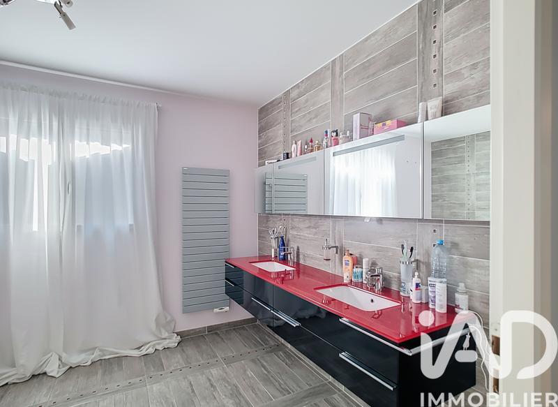 Maison - 220 m² - 8 pièces