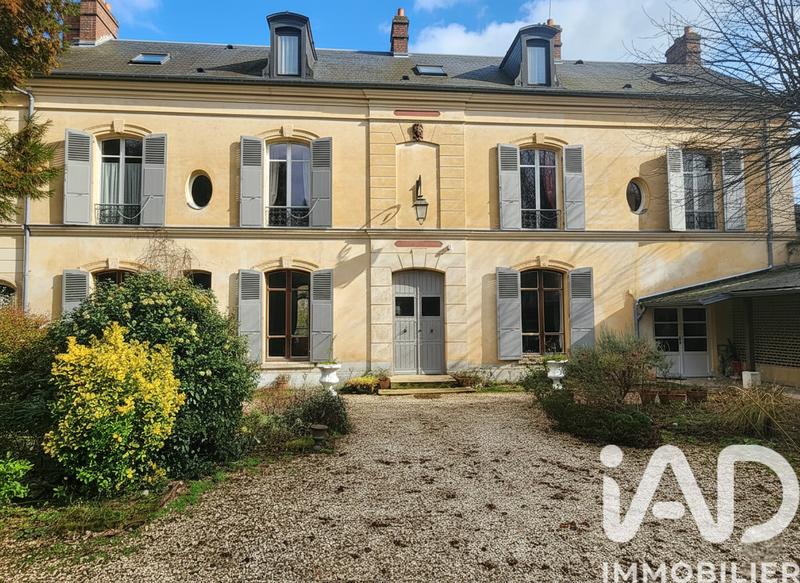Maison - 280 m² - 9 pièces