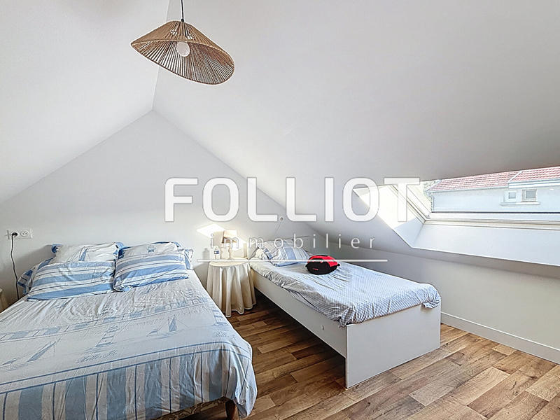 Maison - 180 m² - 8 pièces