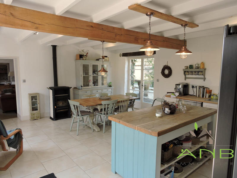 Maison - 225 m² - 8 pièces