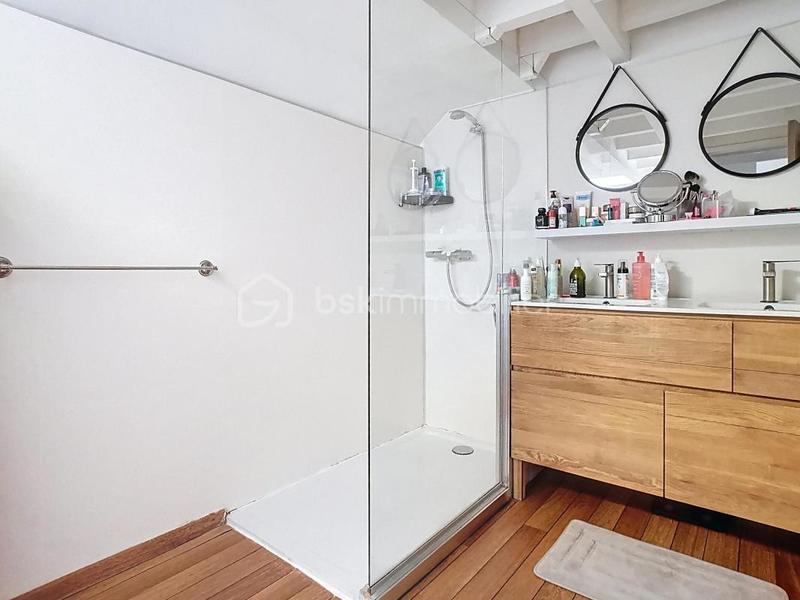 Maison - 202 m² - 6 pièces