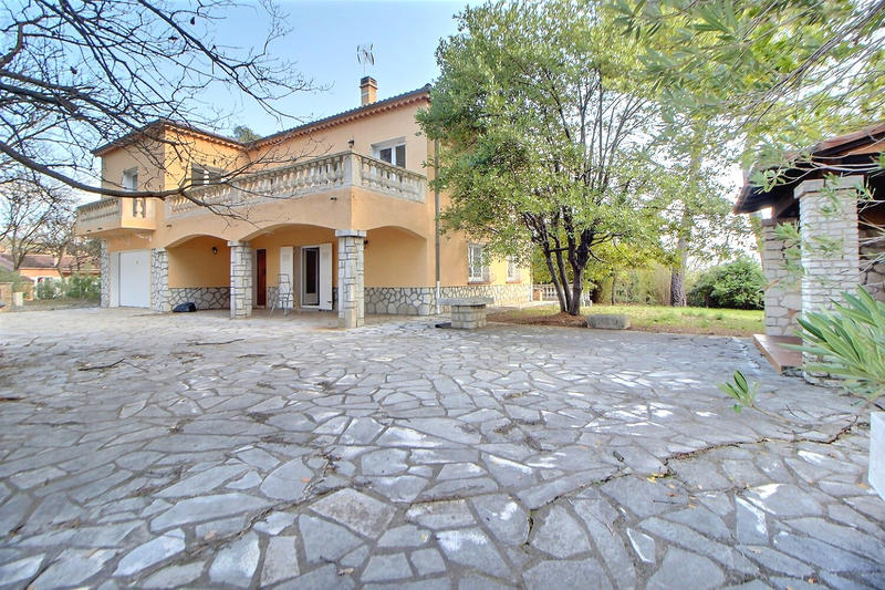 Maison - 200 m² - 7 pièces