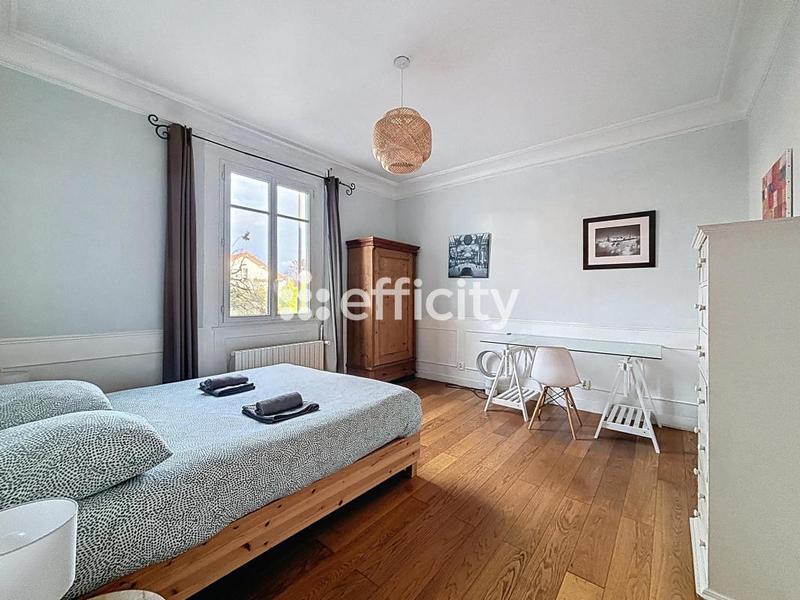 Maison - 206 m² - 9 pièces