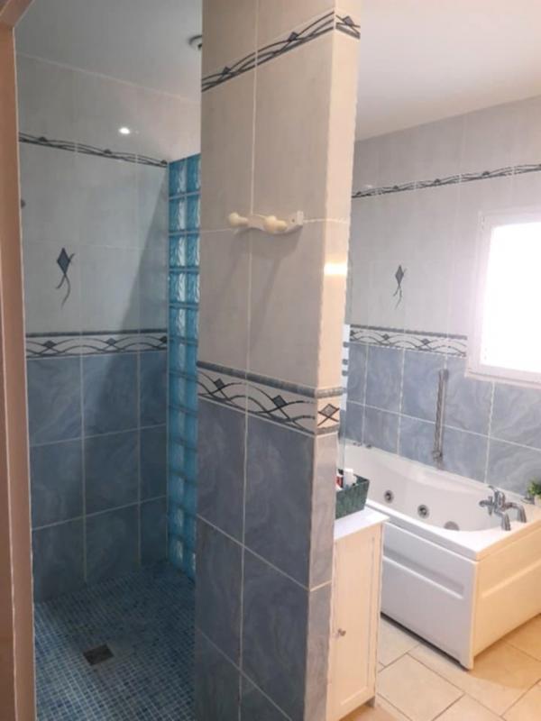 Maison - 305 m² - 9 pièces