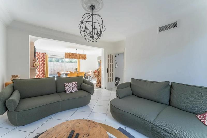 Maison - 232 m² - 8 pièces