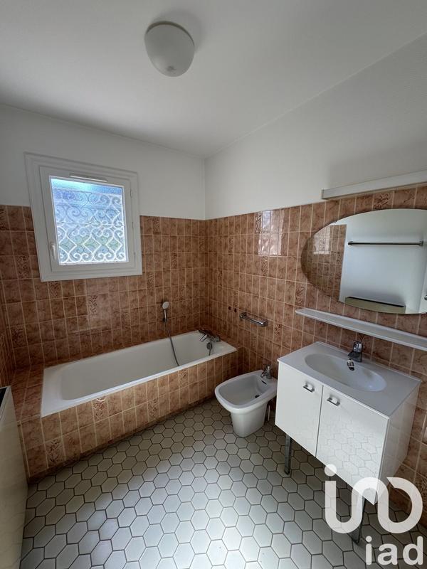 Maison - 270 m² - 9 pièces