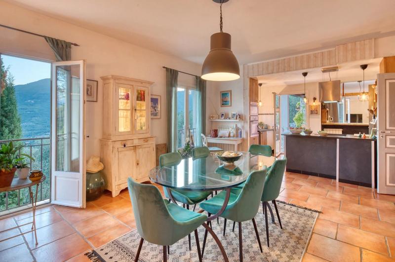 Villa - 235 m² - 6 pièces