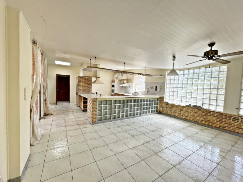 Maison - 317 m² - 8 pièces