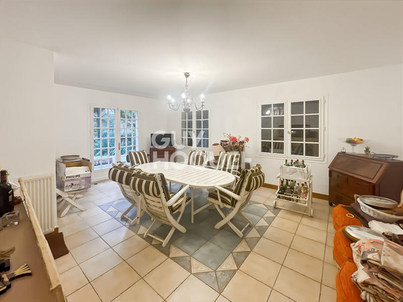 Maison - 311 m² - 13 pièces