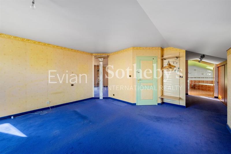 Maison - 275 m² - 8 pièces