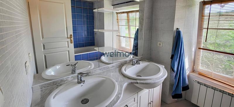 Maison - 282 m² - 9 pièces