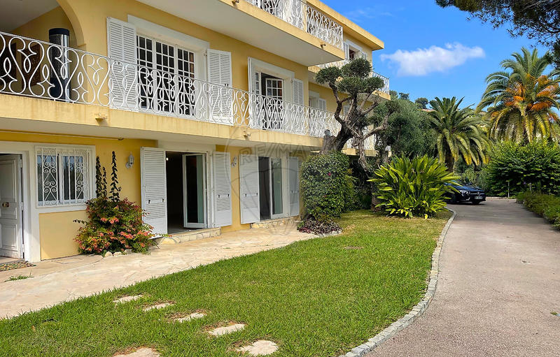 Propriété - 385 m² - 8 pièces