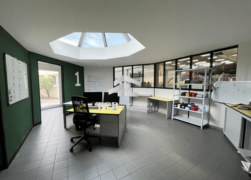 Local d'activités - 1 850 m²