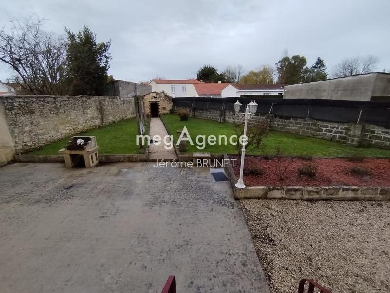 Maison - 247 m² - 12 pièces