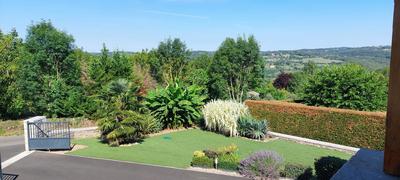 Maison - 220 m² - 6 pièces