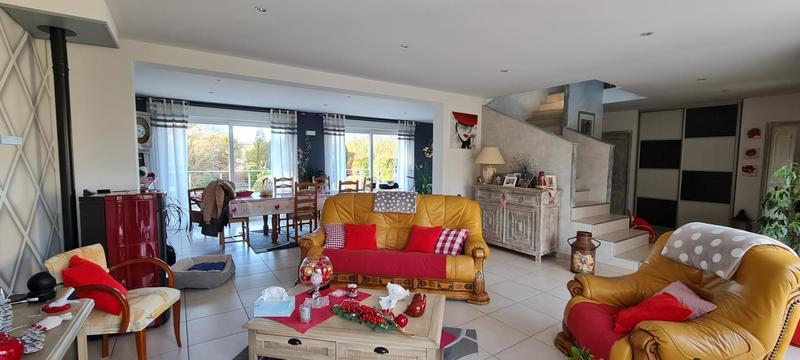 Propriété - 196 m² - 8 pièces