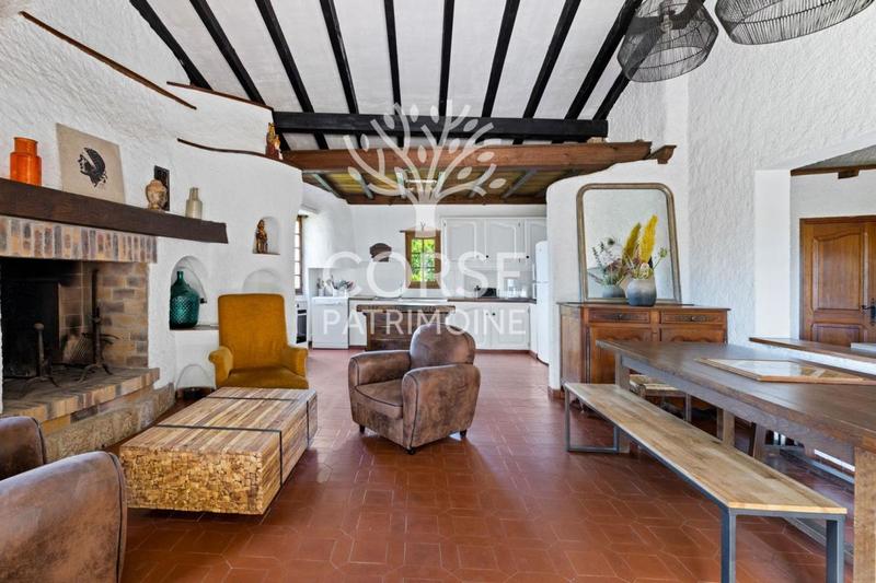 Villa - 206 m² - 6 pièces