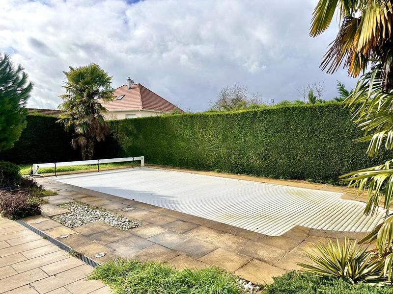 Maison - 185 m² - 7 pièces