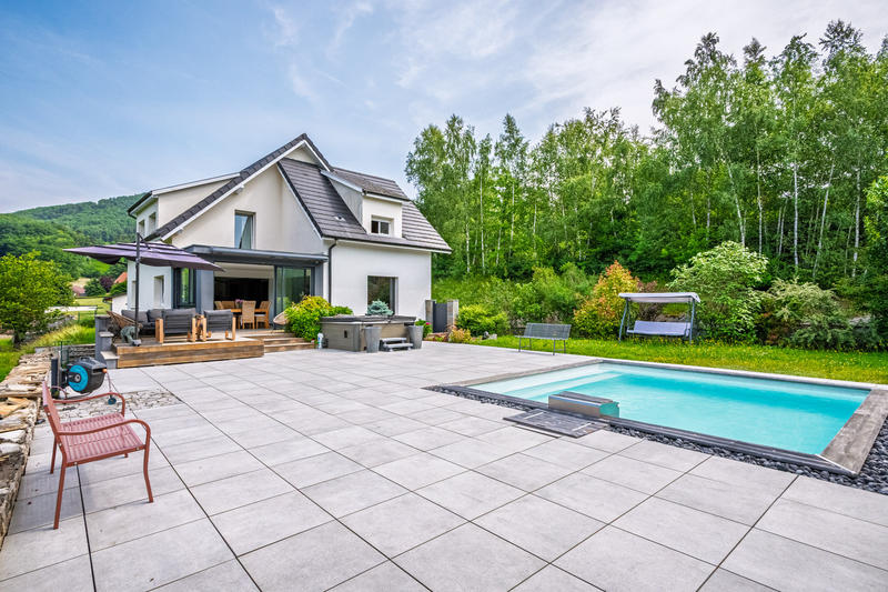 Maison - 250 m² - 7 pièces