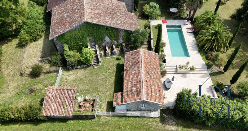 Villa - 374 m² - 8 pièces